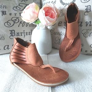 Cushe Aurora leather sandals thong flats tan brown gladiator boho